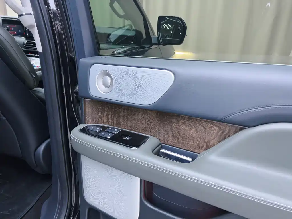 Lincoln Navigator — фото 6