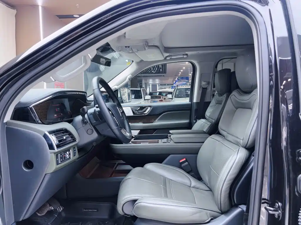 Lincoln Navigator — фото 9