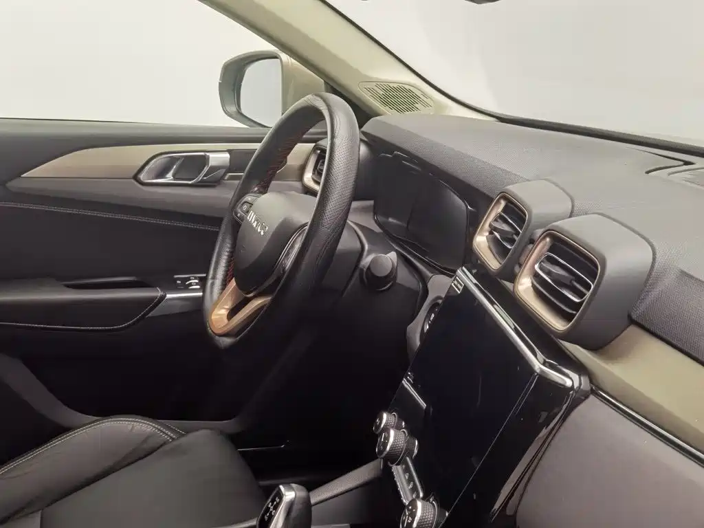 Lynk & Co 03 — фото 22