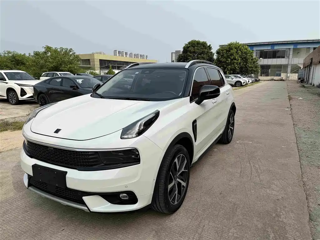 Lynk & Co 01