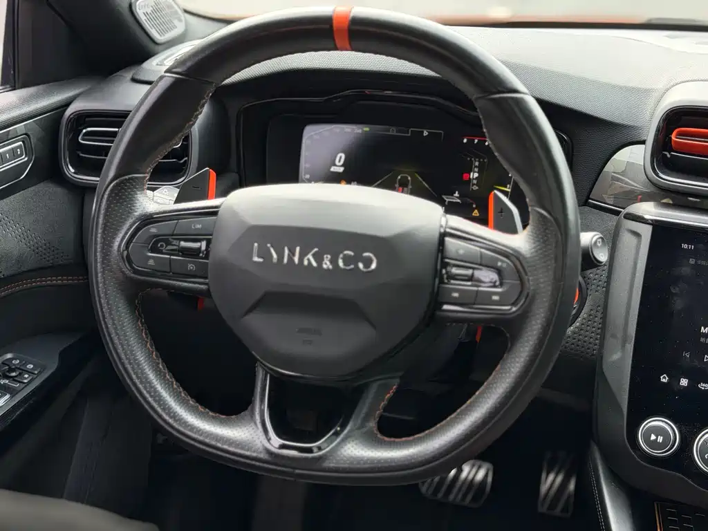 Lynk & Co 02 Hatchback — фото 10