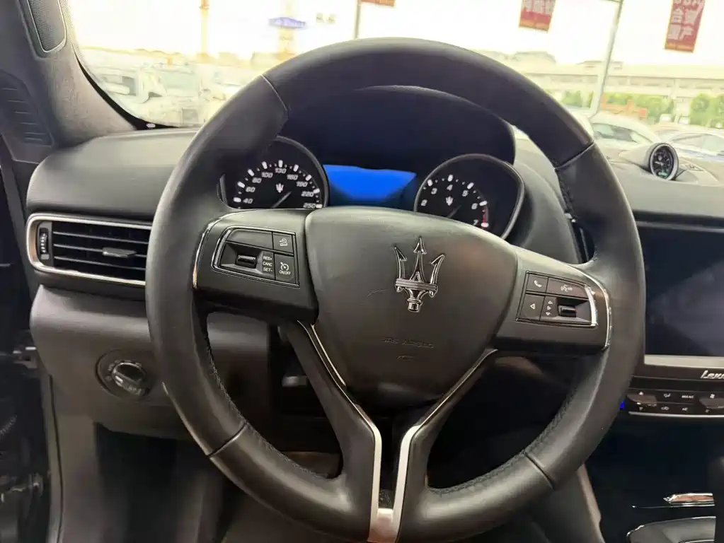 Maserati Levante — фото 8