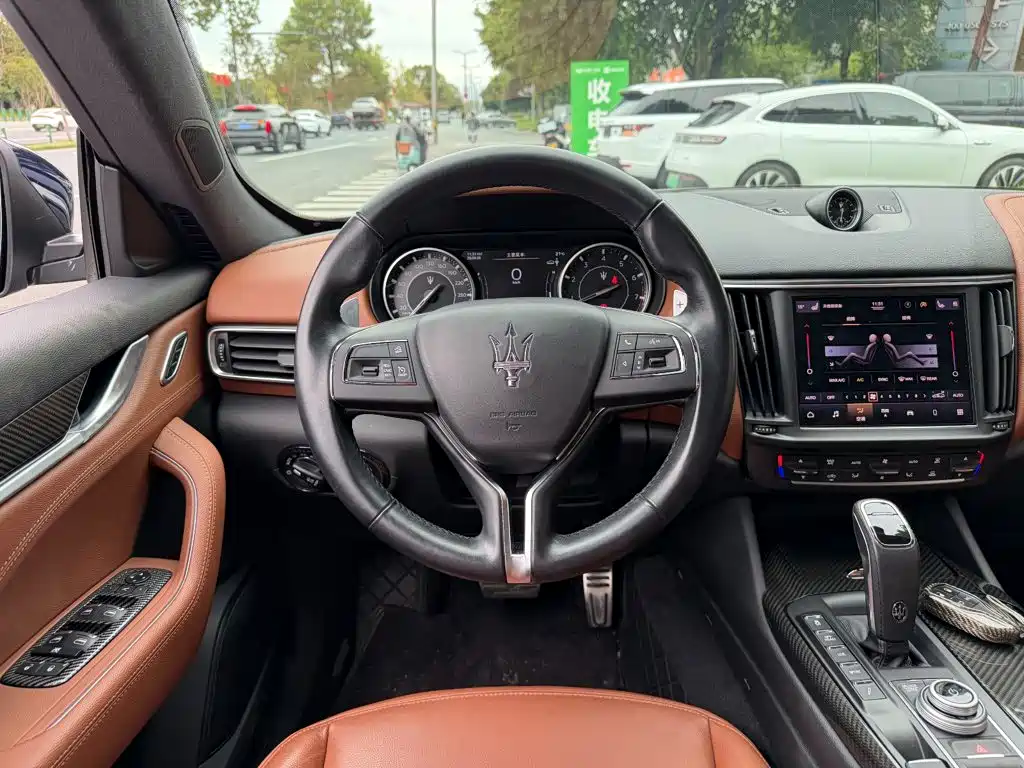 Maserati Levante — фото 14