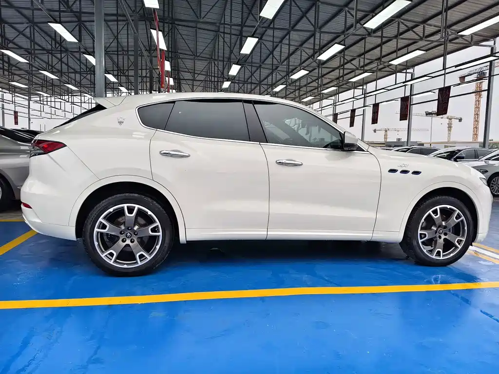 Maserati Levante — фото 17