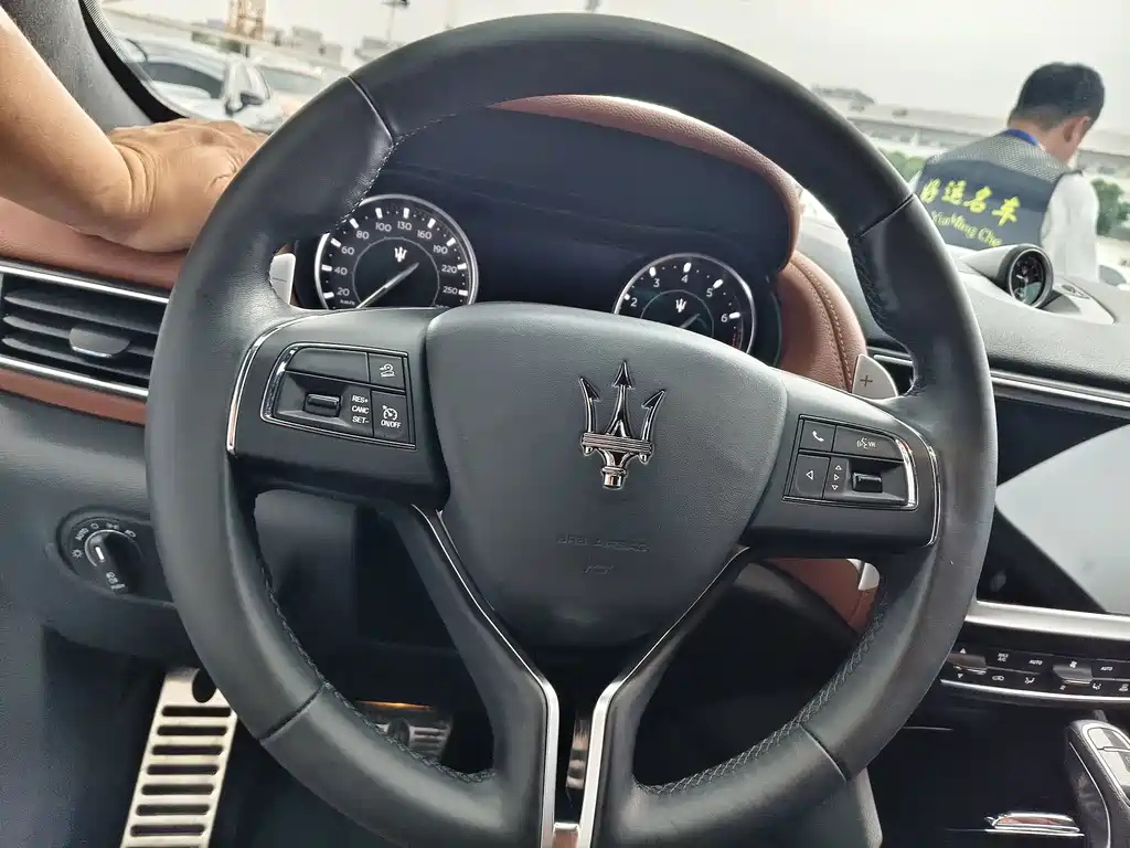 Maserati Levante — фото 9