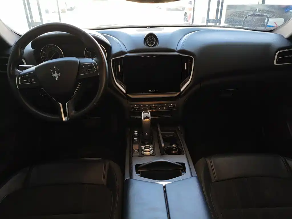 Maserati Ghibli — фото 11