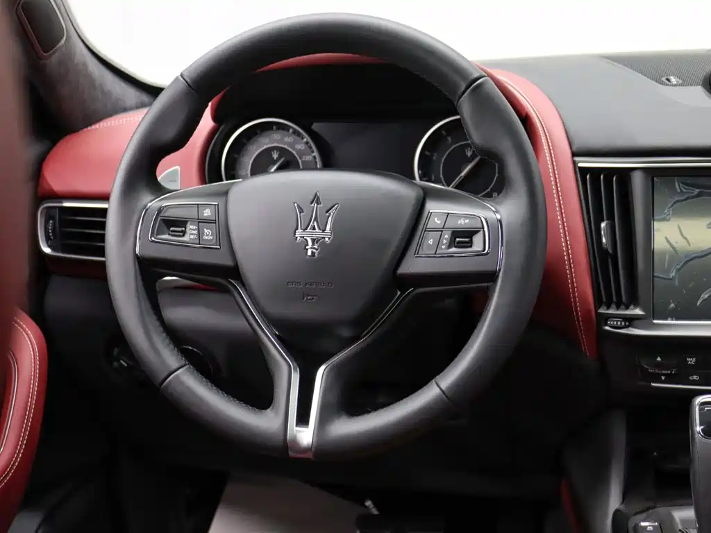 Maserati Levante — фото 10