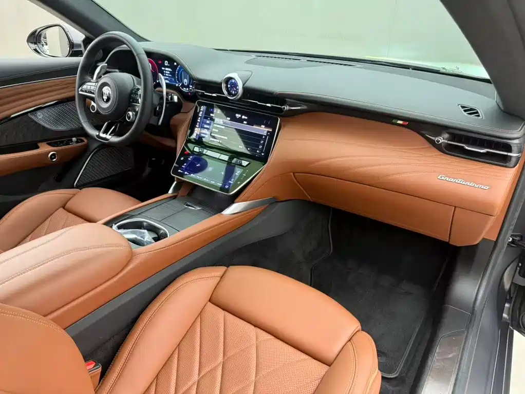 Maserati GranTurismo — фото 10
