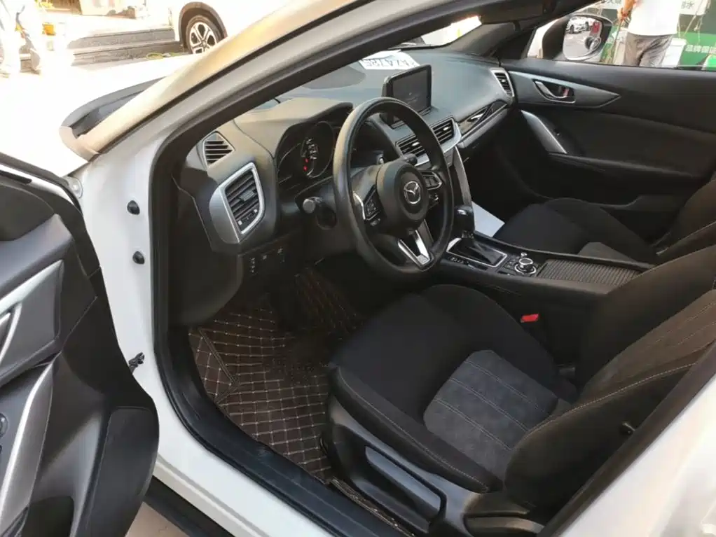 Mazda CX-4 — фото 15