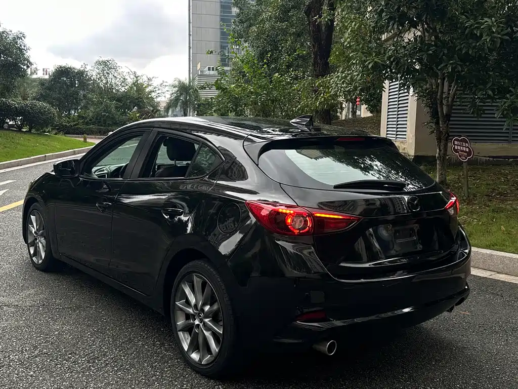 Mazda 3 Axela — фото 4