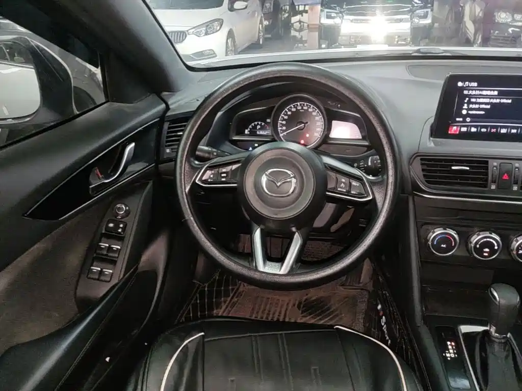 Mazda CX-4 — фото 11