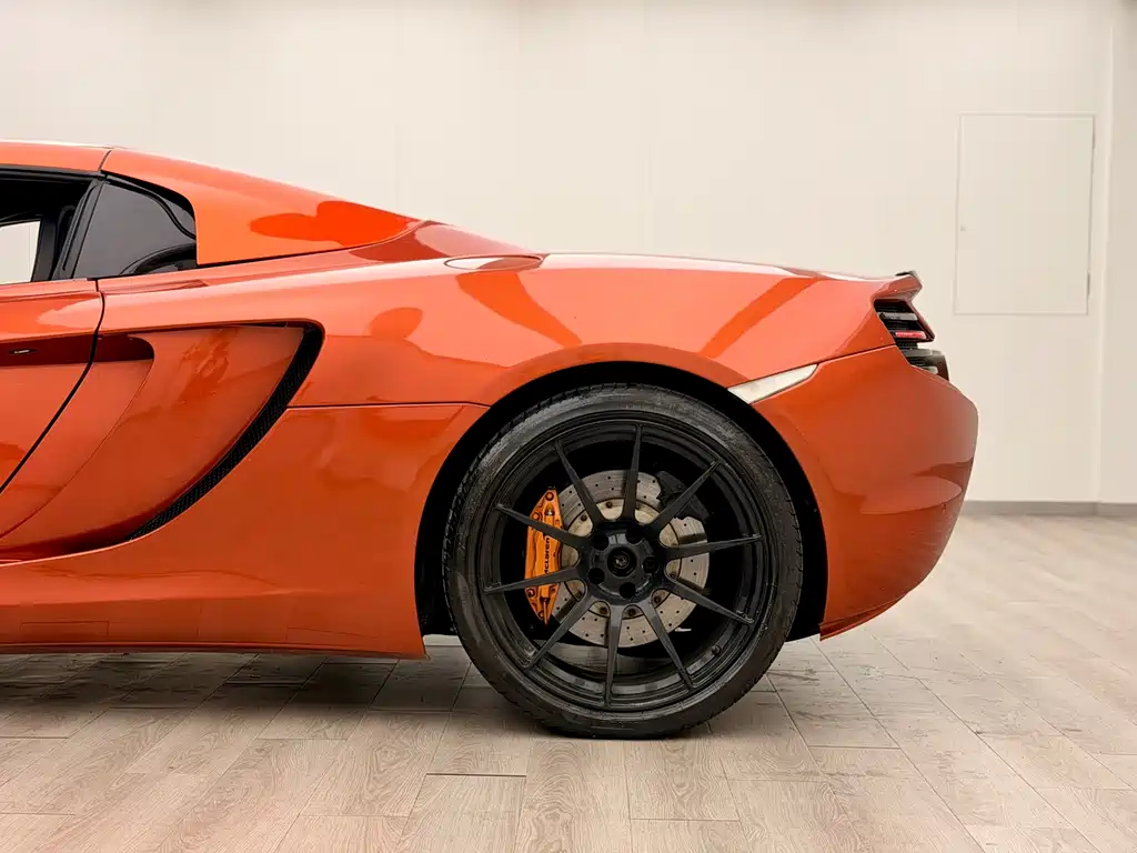 McLaren 625C — фото 10