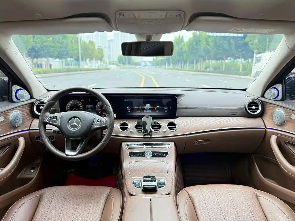 Mercedes-Benz E-Class — фото 5