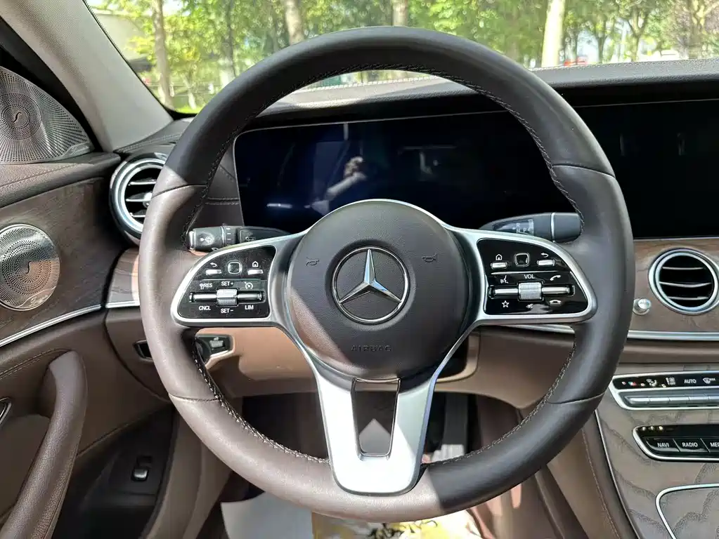 Mercedes-Benz E-Class — фото 10