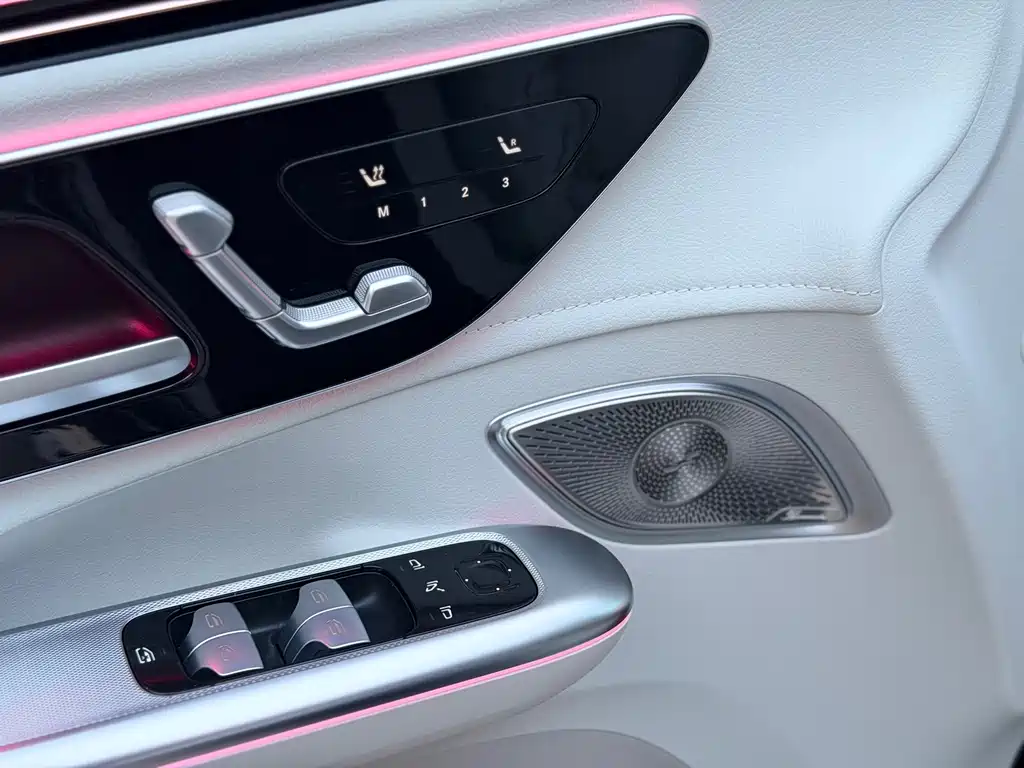 Mercedes-Benz EQE SUV — фото 13