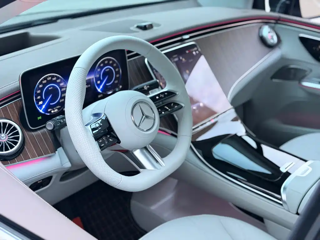 Mercedes-Benz EQE SUV — фото 10