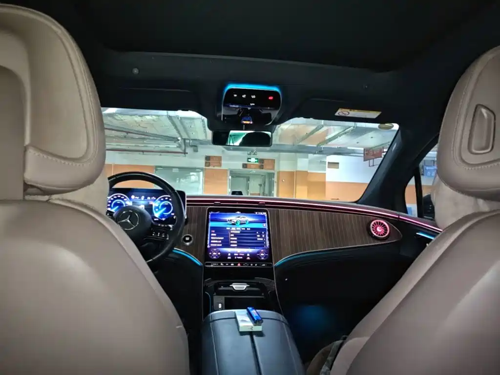 Mercedes-Benz EQE SUV — фото 23