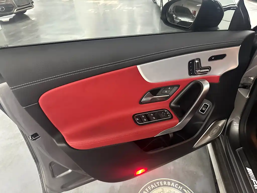 Mercedes-Benz CLA AMG — фото 10