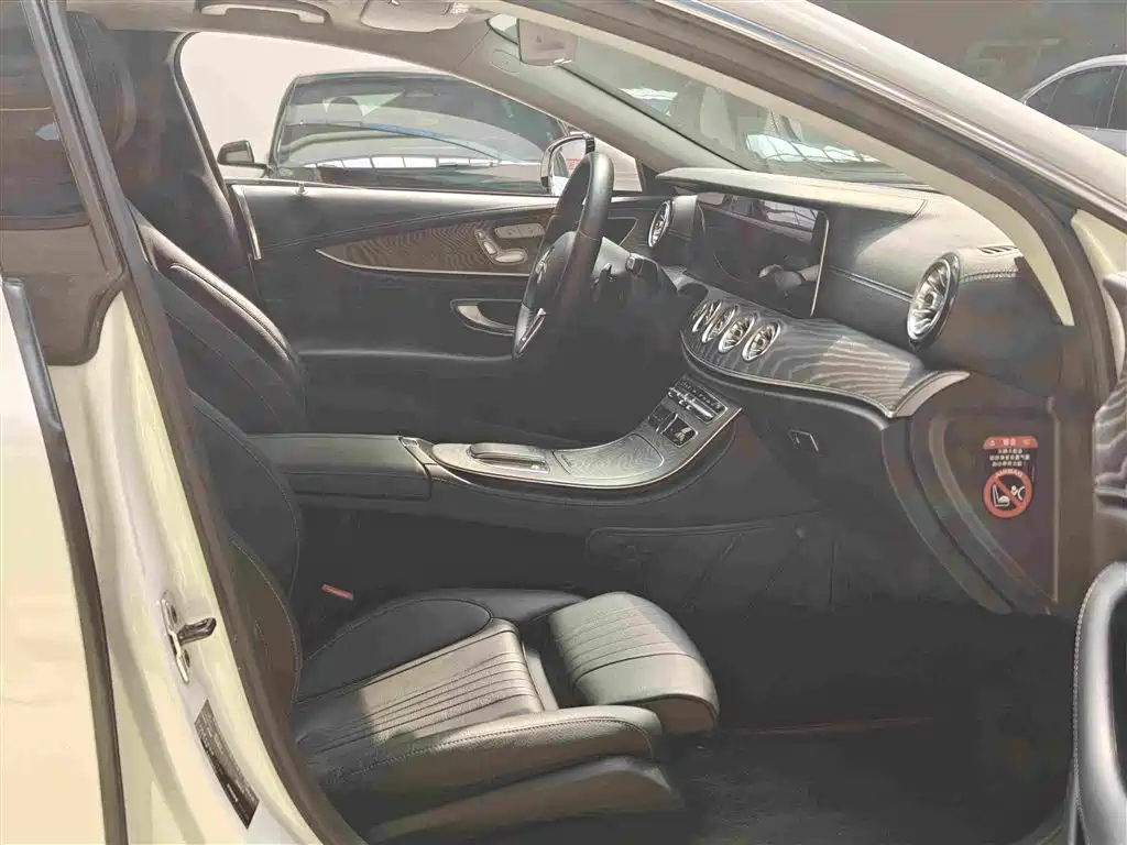 Mercedes-Benz CLS — фото 10