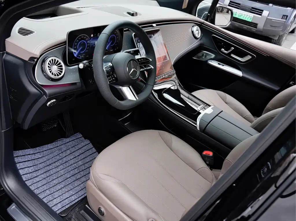 Mercedes-Benz EQE SUV — фото 11
