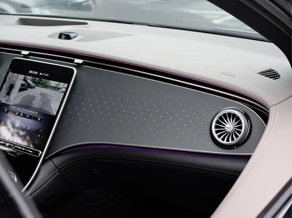 Mercedes-Benz EQE SUV — фото 15