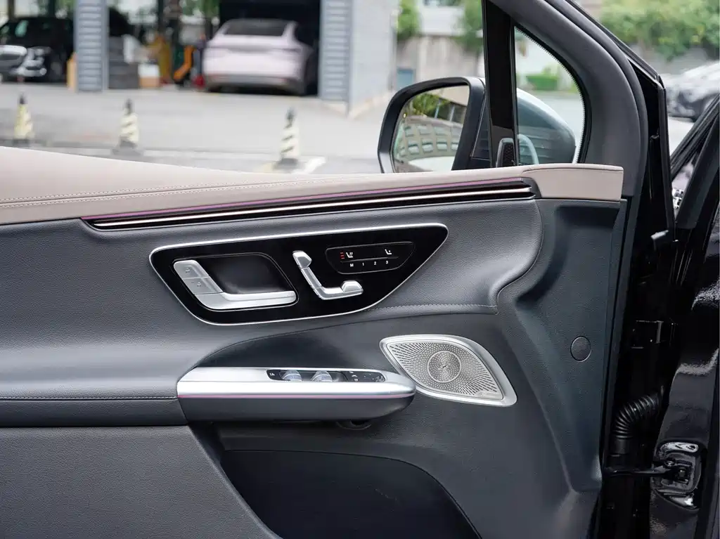 Mercedes-Benz EQE SUV — фото 18