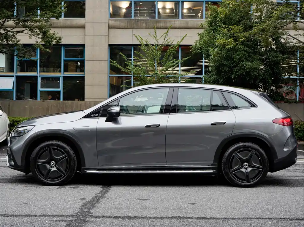 Mercedes-Benz EQE SUV — фото 3