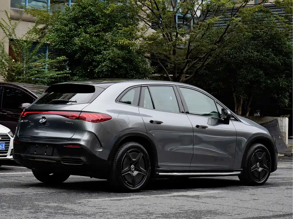 Mercedes-Benz EQE SUV — фото 4