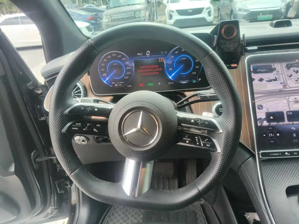 Mercedes-Benz EQE SUV — фото 14