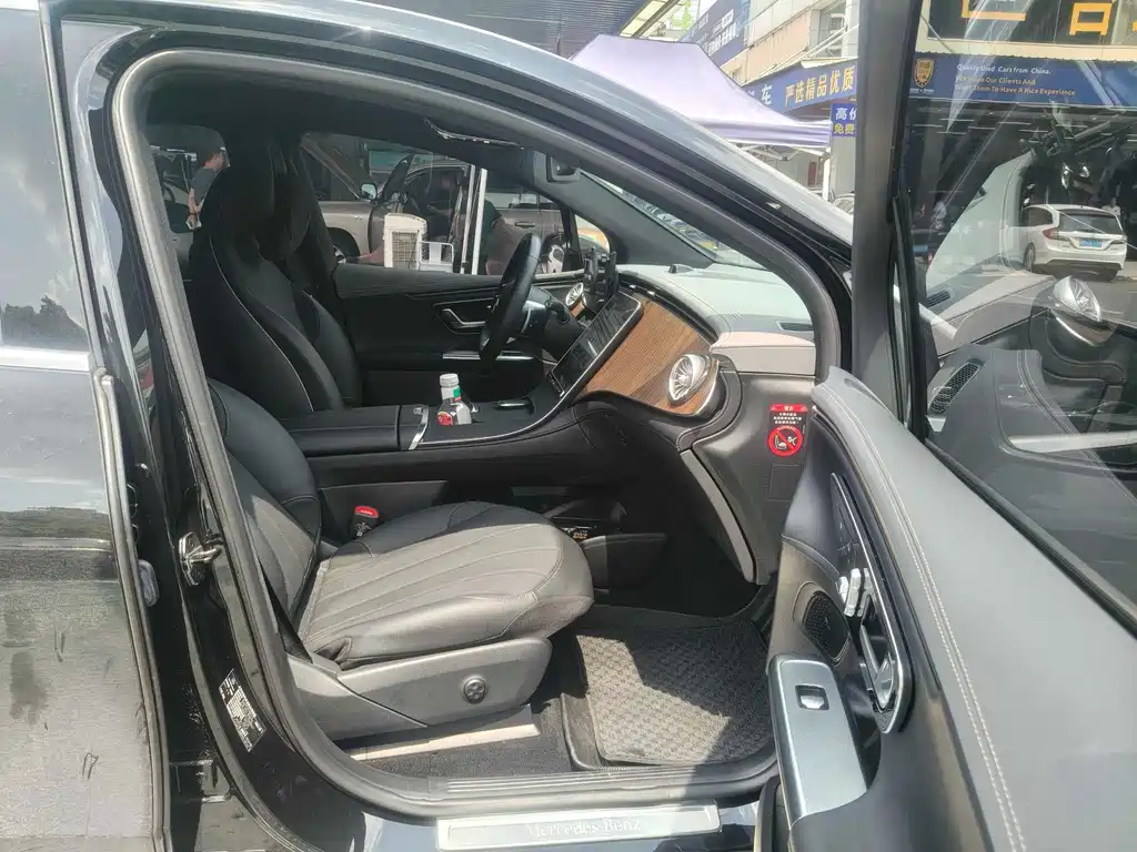 Mercedes-Benz EQE SUV — фото 10