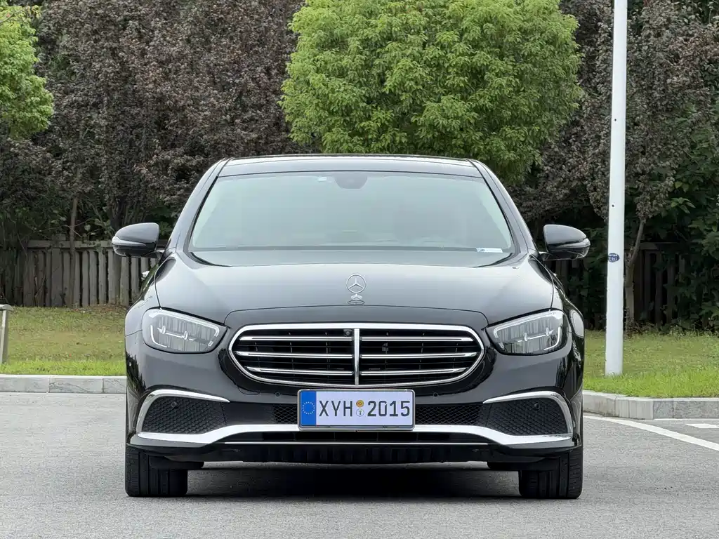 Mercedes-Benz E-Class — фото 2