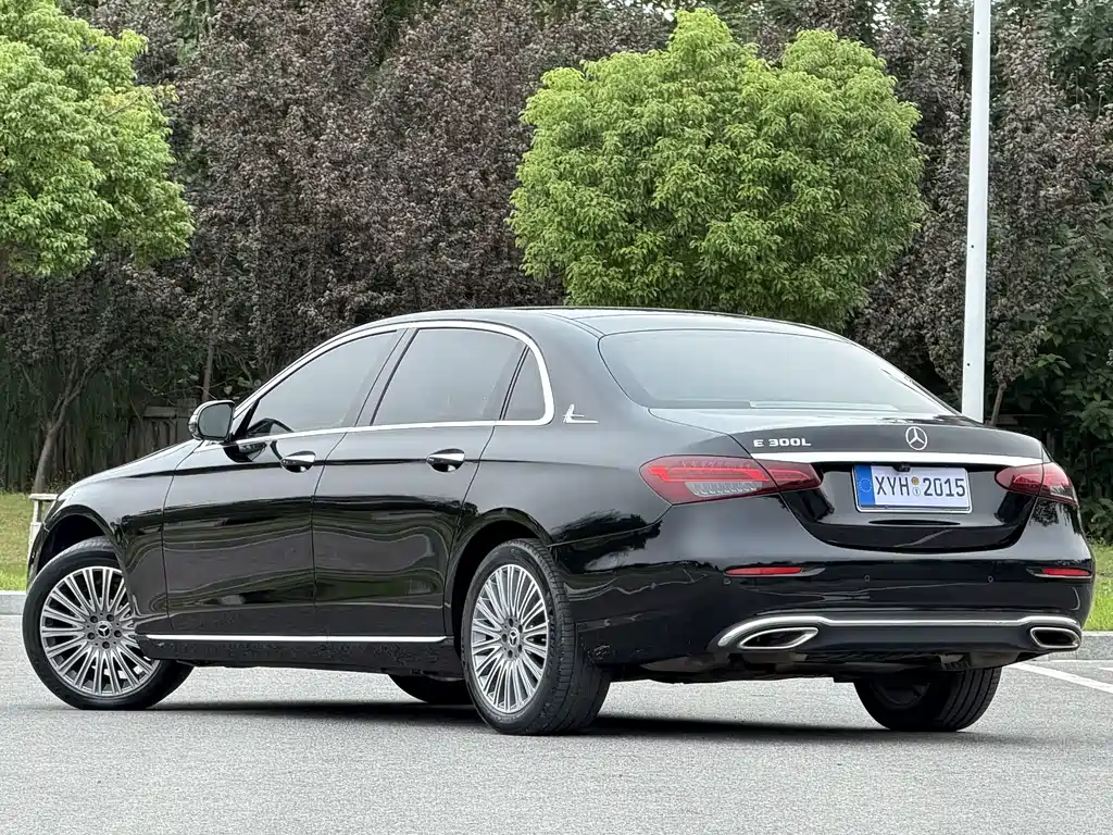 Mercedes-Benz E-Class — фото 18