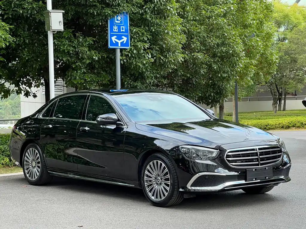 Mercedes-Benz E-Class — фото 2