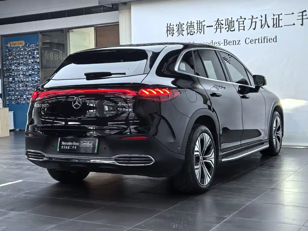 Mercedes-Benz EQE SUV — фото 3