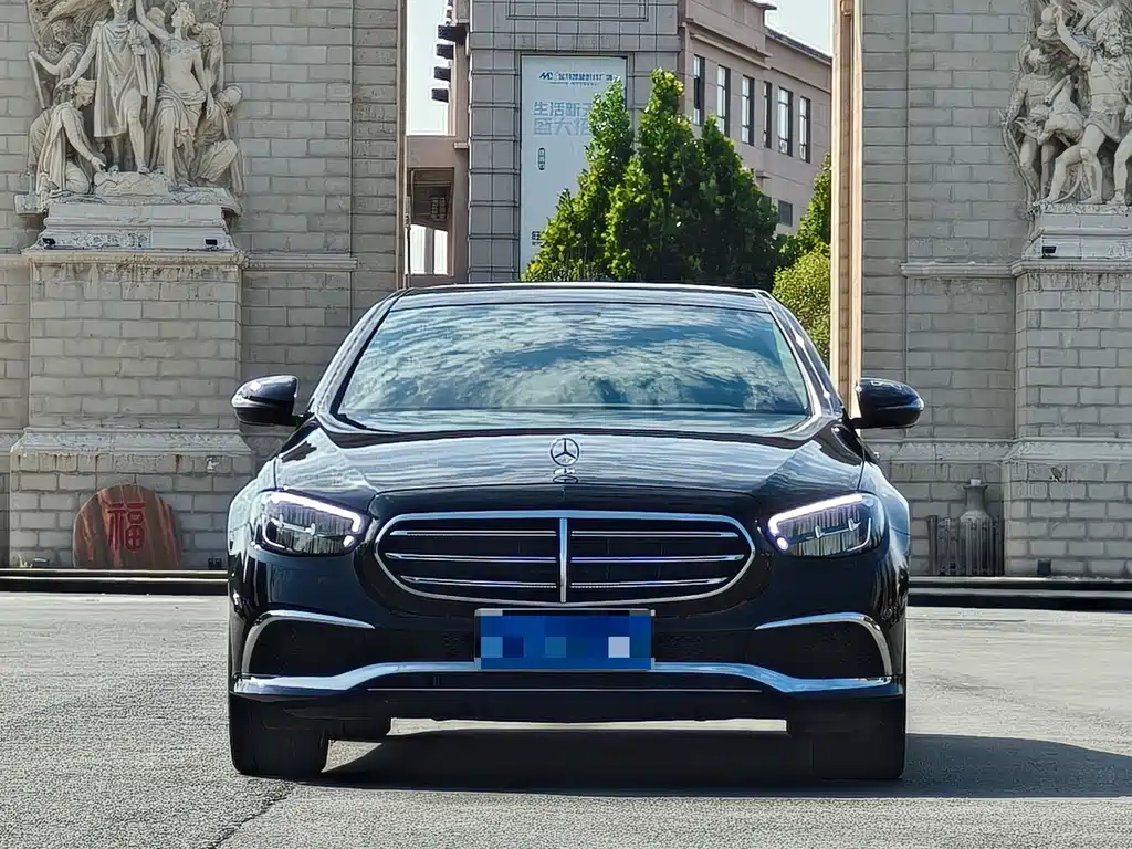 Mercedes-Benz E-Class — фото 2