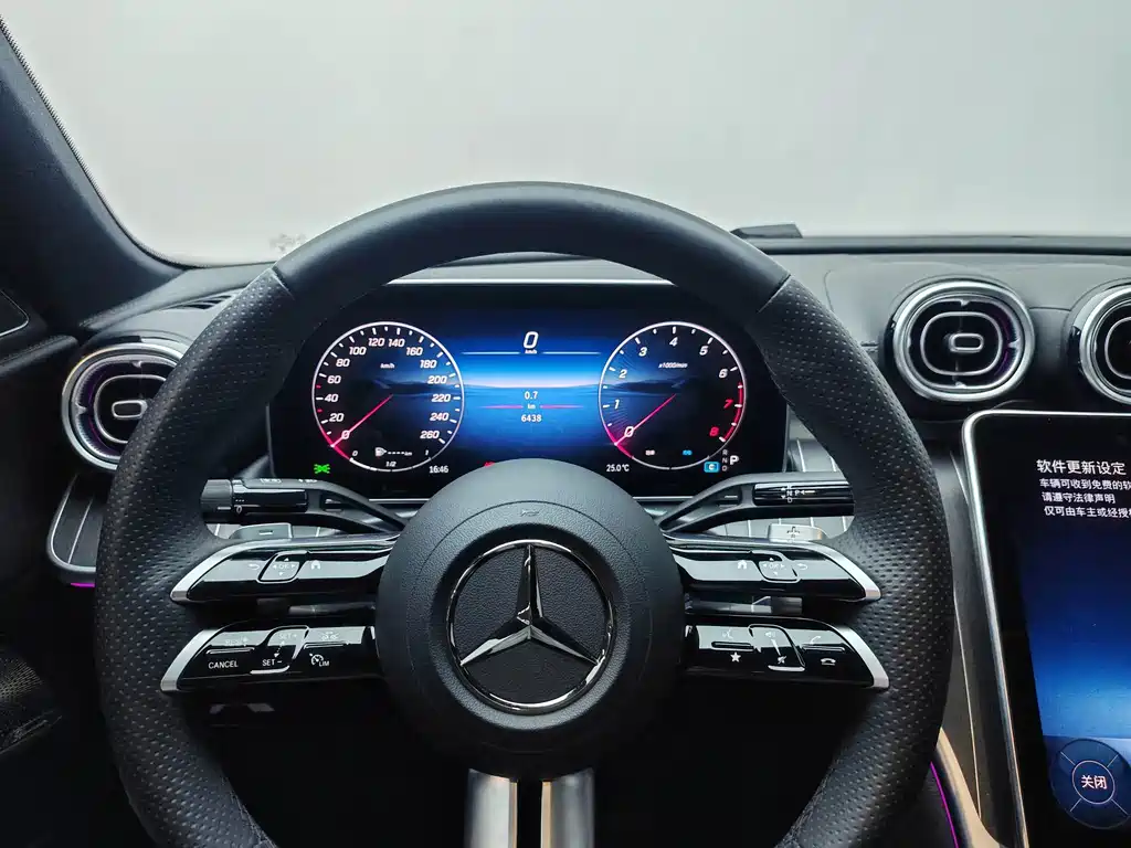 Mercedes-Benz C-Class — фото 20