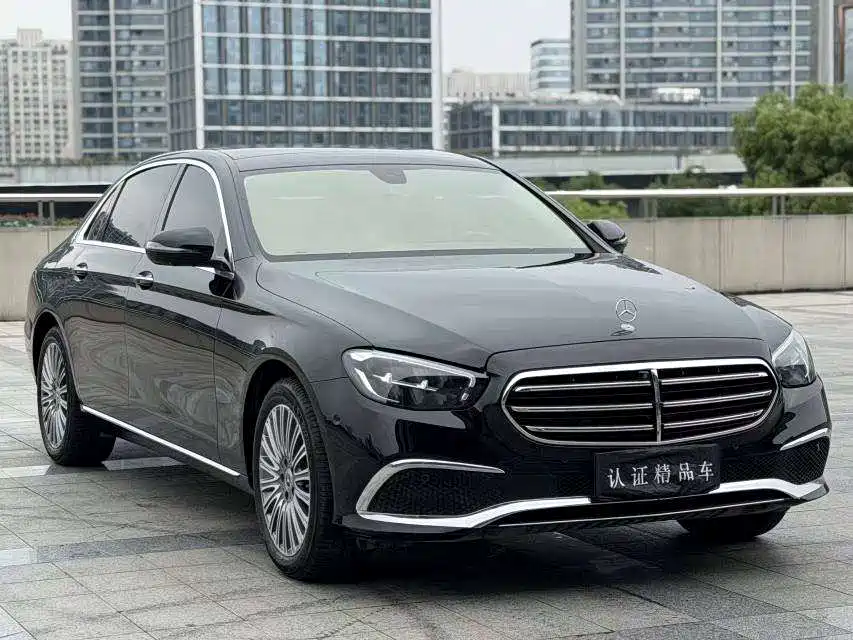 Mercedes-Benz E-Class — фото 3