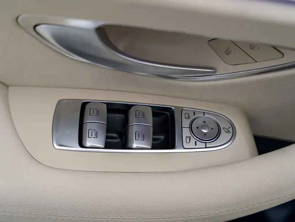 Mercedes-Benz E-Class (Import) — фото 11