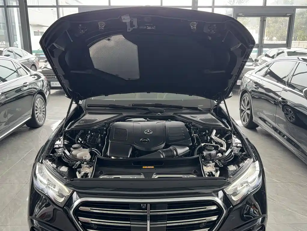 Mercedes-Benz E-Class — фото 18