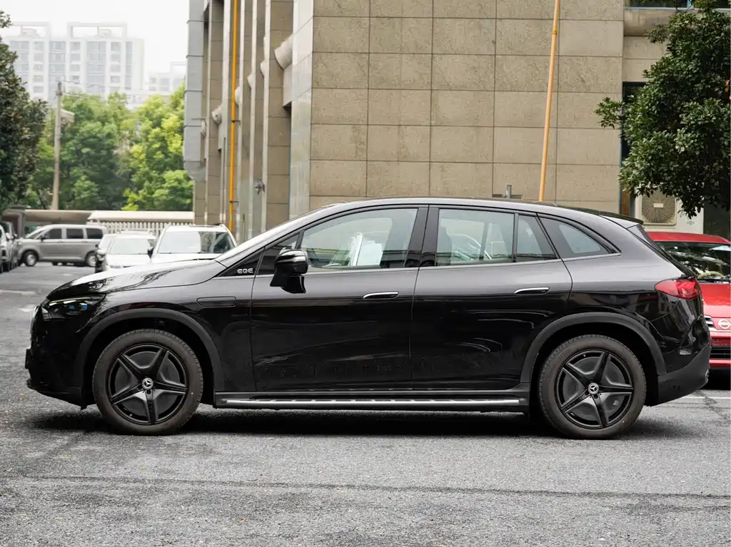 Mercedes-Benz EQE SUV — фото 3