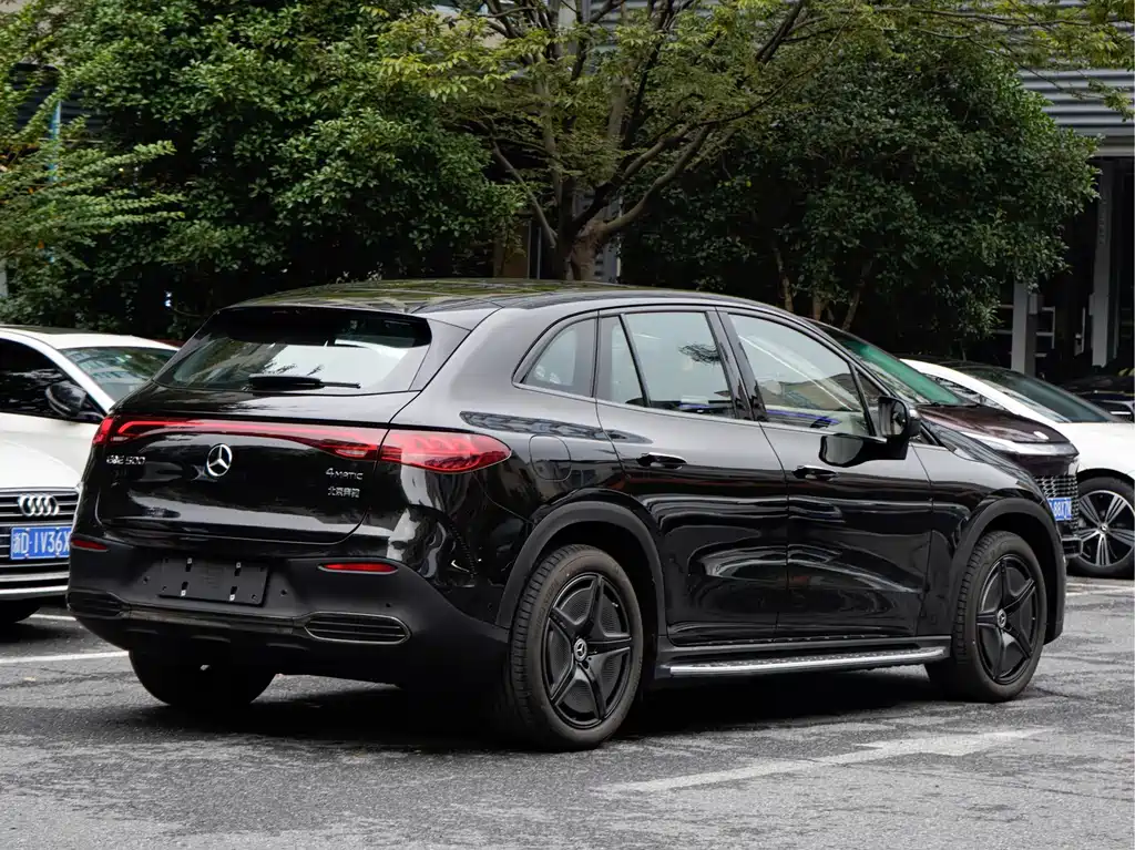 Mercedes-Benz EQE SUV — фото 4