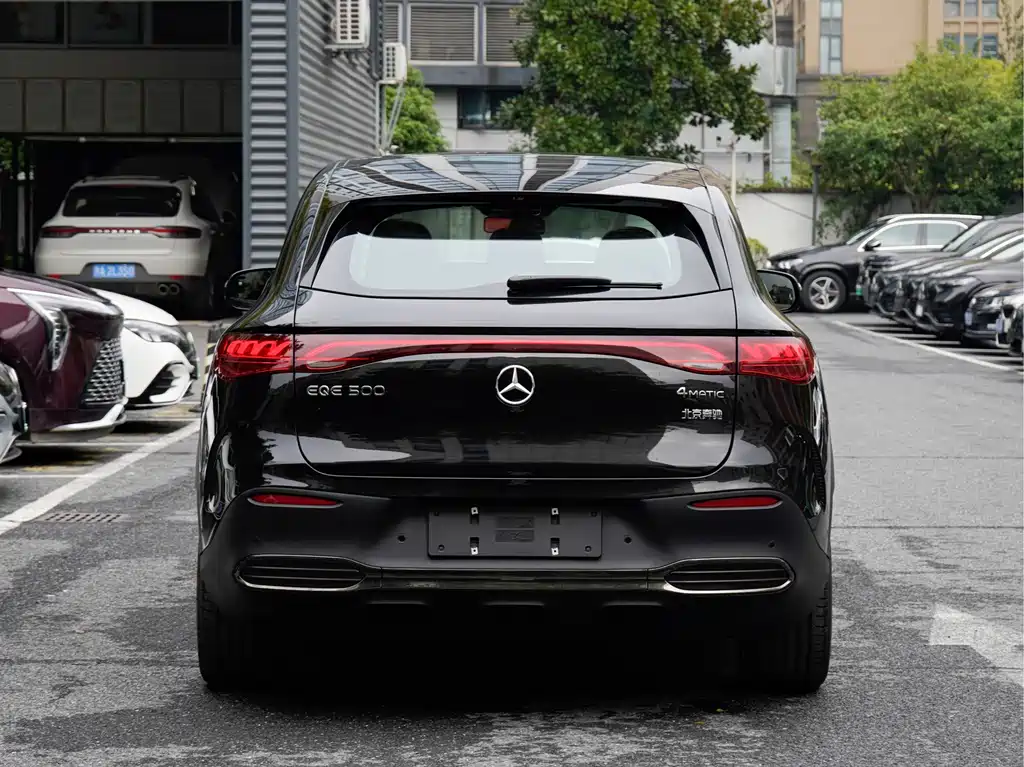 Mercedes-Benz EQE SUV — фото 5