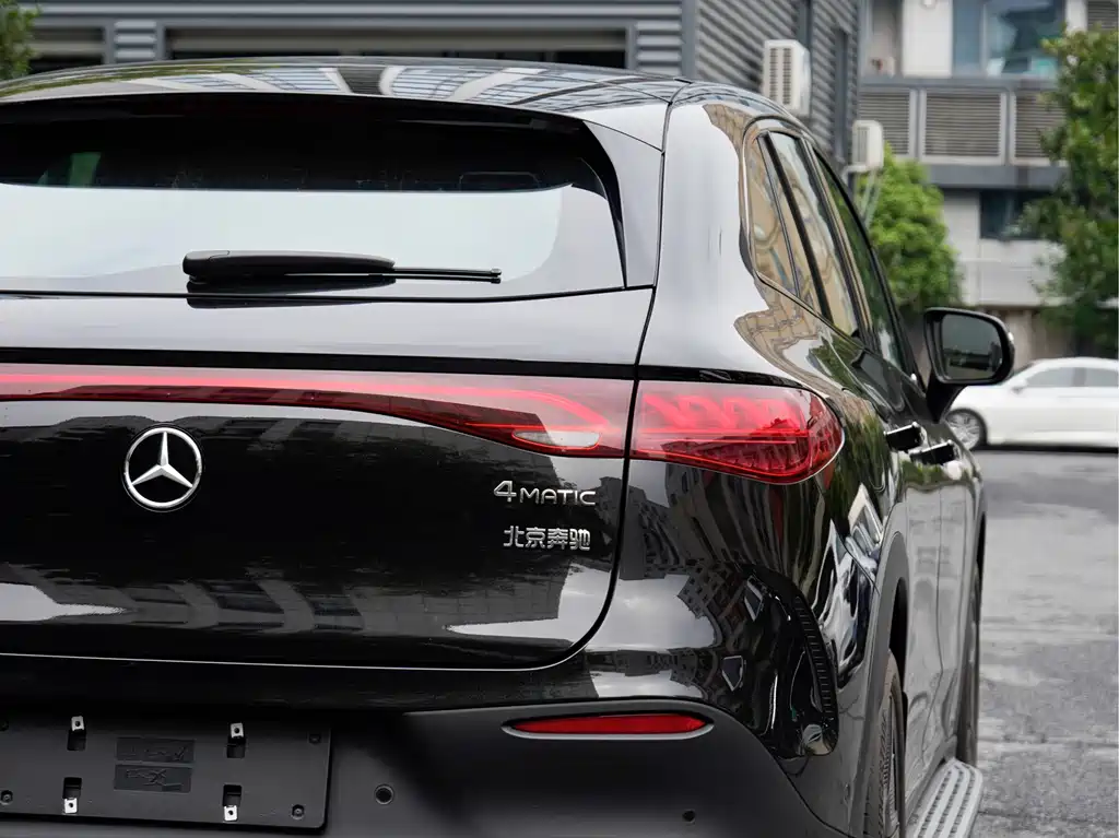 Mercedes-Benz EQE SUV — фото 7