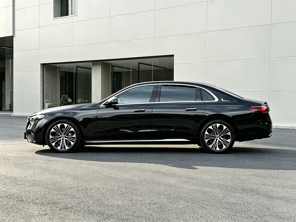 Mercedes-Benz E-Class — фото 5
