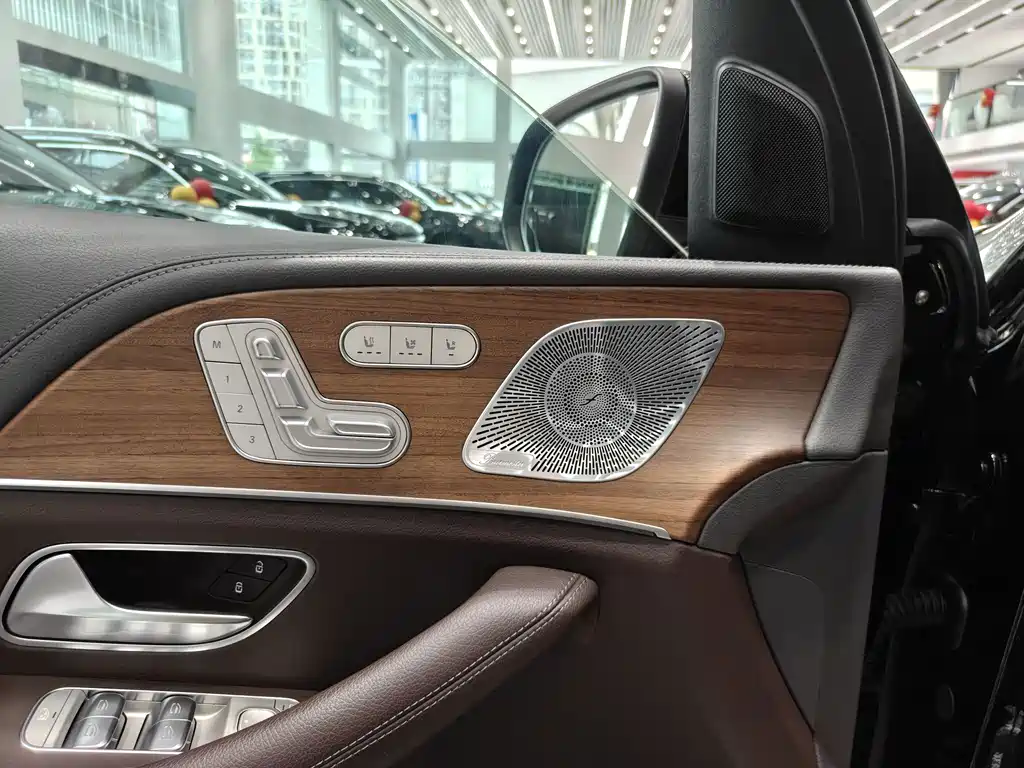 Mercedes-Benz GLS — фото 5