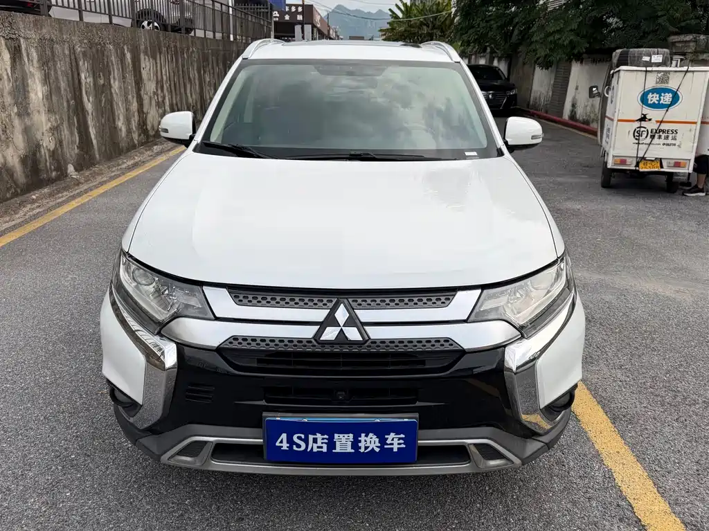 Mitsubishi Outlander — фото 3