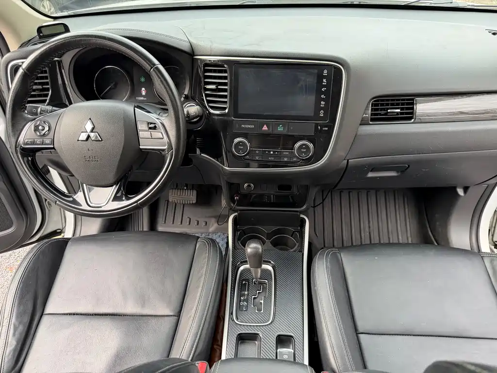 Mitsubishi Outlander — фото 7