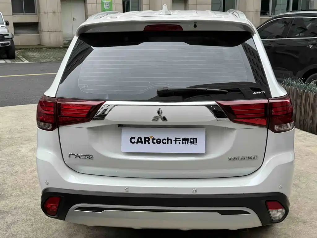 Mitsubishi Outlander — фото 4
