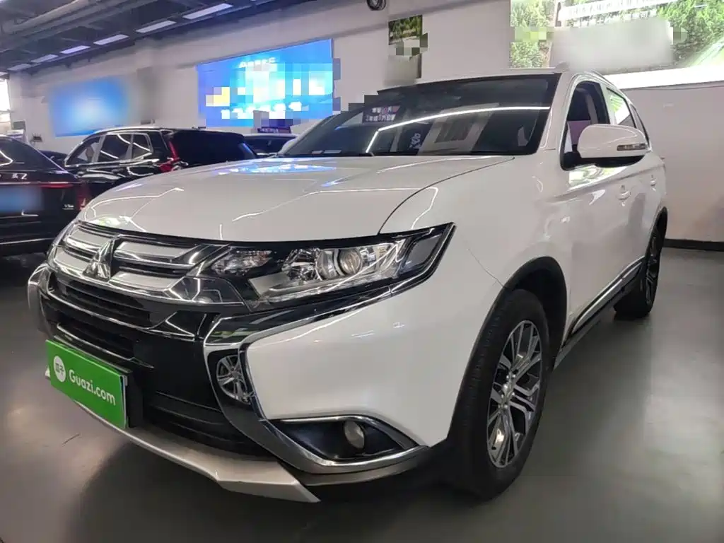 Mitsubishi Outlander — фото 2