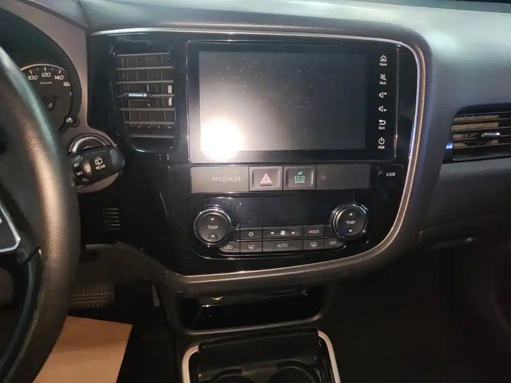Mitsubishi Outlander — фото 13